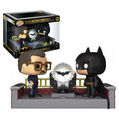 Pop! Heroes: DC Comics Batman 80th - Batman And Commissioner Gordon With Light Up Bat Signal FUNKO Pop! Heroes: DC Comics Batman 80th - Batman And Commissioner Gordon With Light Up Bat Signal FUNKO