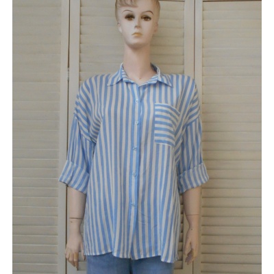 Foto van Vivi Mode - Blouse - Lichtblauw / Off-white - Verticaal Gestreept