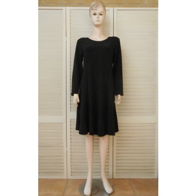 Foto van Jurk - Glimmend Zwart - V-motief - Ronde Hals