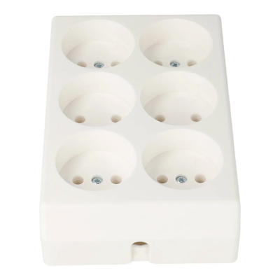 Stekkerdoos zonder randaarde 6 voudig wit Foto van Stekkerdoos zonder randaarde 6 voudig wit