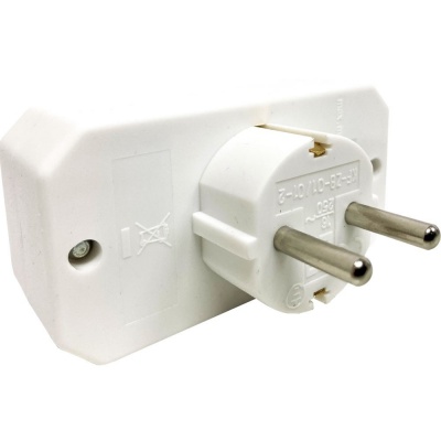 Drieweg stekker 2 x EURO / 1 x RA horizontaal Drieweg stekker 2 x EURO / 1 x RA horizontaal