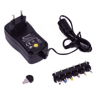 Benson Netadapter Universeel 2000 mA Foto van Benson Netadapter Universeel 2000 mA