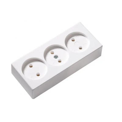 Stekkerdoos zonder randaarde 3 voudig wit Foto van Stekkerdoos zonder randaarde 3 voudig wit