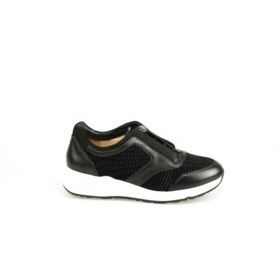 Foto van HASSIA DAMES SNEAKERS ZWART 8-302517-0100