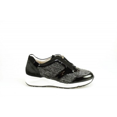 Foto van HASSIA DAMES SNEAKERS ZWART 8-302516-0100