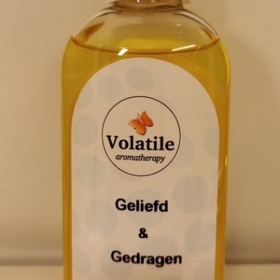 Volatile Massageolie geliefd & gedragen