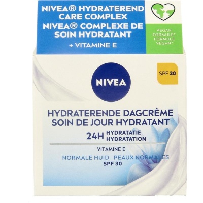 Nivea Essentials hydraterende dagcreme SPF30 norm/gem Nivea Essentials hydraterende dagcreme SPF30 norm/gem