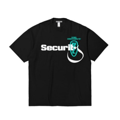 Foto van [Pre Order] Yves - Security Tee