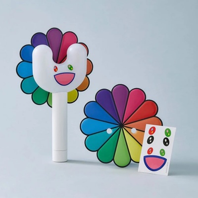 Foto van NewJeans x Murakami - PVC Lightstick Costume