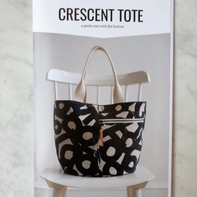 Crescent tote