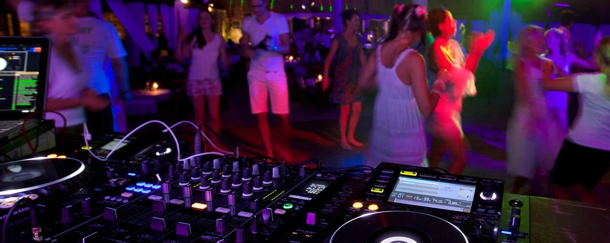 Top Tips For Throwing An Unforgettable Beach Party - Music