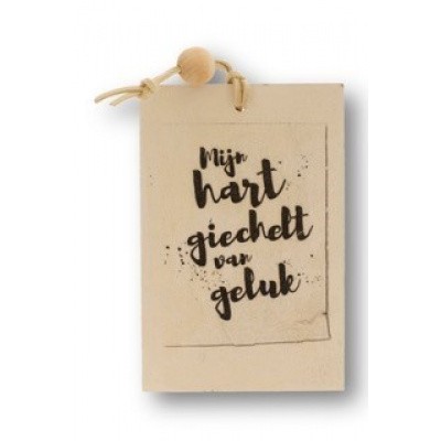 Houten kaart: Mijn hart giechelt van geluk Houten kaart: Mijn hart giechelt van geluk