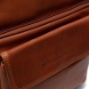 Foto van The Chesterfield Brand Schoudertas Montira Cognac