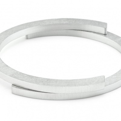 Foto van Armband mat/ijsmattering - ovale C-vormen - 1 zijde glans aan de buitenkant