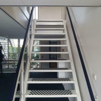 Afbeelding van IJzeren / metalen trap met leuning