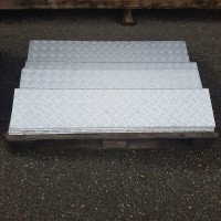 Afbeelding van Traanplaat aluminium traptreden