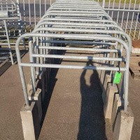 Afbeelding van Afzet hekken met betonnen voet, fietsenrekken