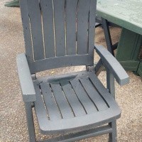 Afbeelding van 2 sets kunststof tuinstoelen met tafels