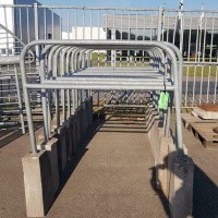 Afbeelding van Afzet hekken met betonnen voet, fietsenrekken
