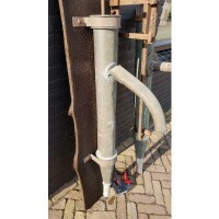 Afbeelding van Antieke koperen waterpompen