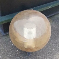 Afbeelding van Buitenlamp ijzer met kunststof bol retro