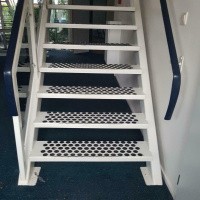 Afbeelding van IJzeren / metalen trap met leuning
