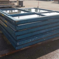 Afbeelding van 7 stuks kozijnen met dubbelglas