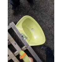 Afbeelding van Retro wastafel, vele kleine attributen