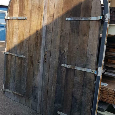 Eiken getogen schuur deuren garagedeuren met kozijn Eiken getogen schuur deuren garagedeuren met kozijn