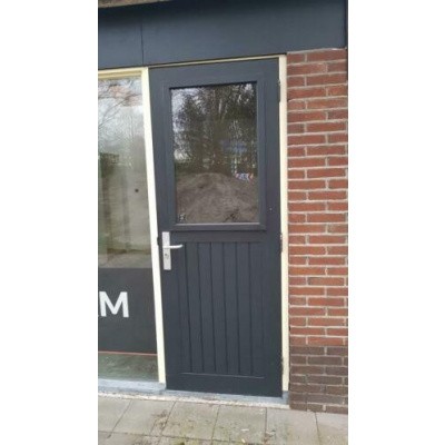 Buitendeur met dubbelglas Buitendeur met dubbelglas