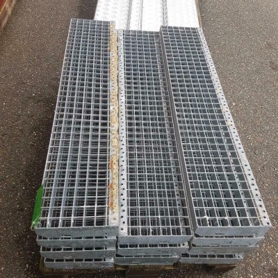 Traptreden gegalvaniseerd Traptreden gegalvaniseerd