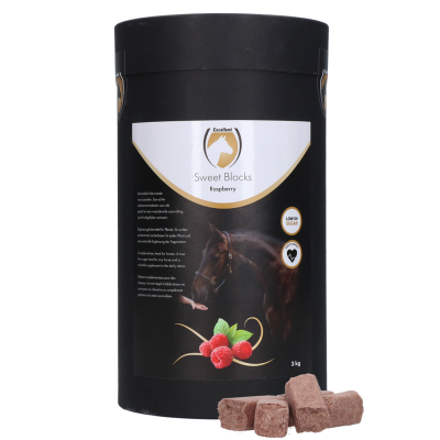 Excellent Horse Sweet Blocks Raspberry 3 kg Foto van Excellent Horse Sweet Blocks Raspberry 3 kg
