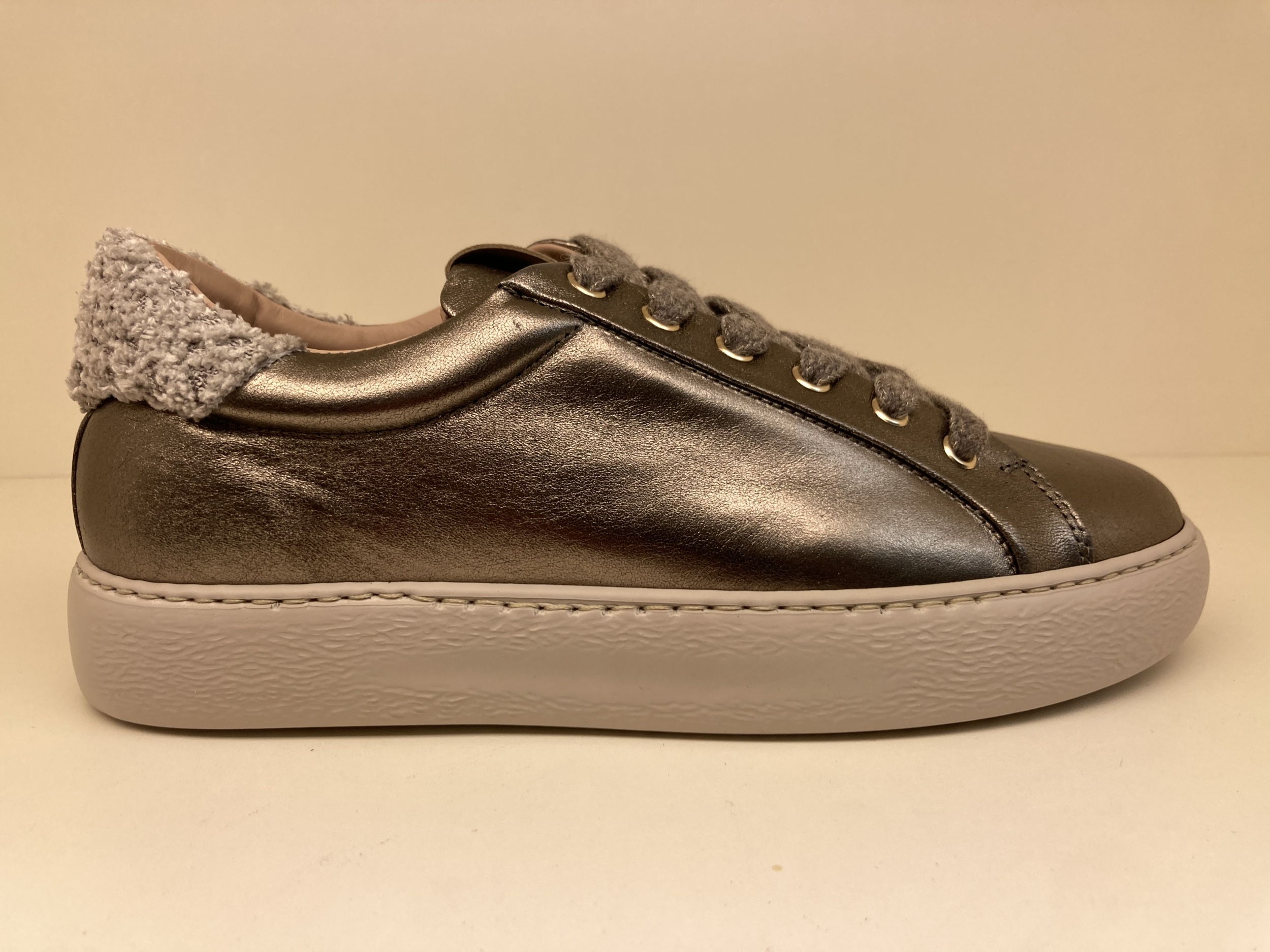 Sneaker