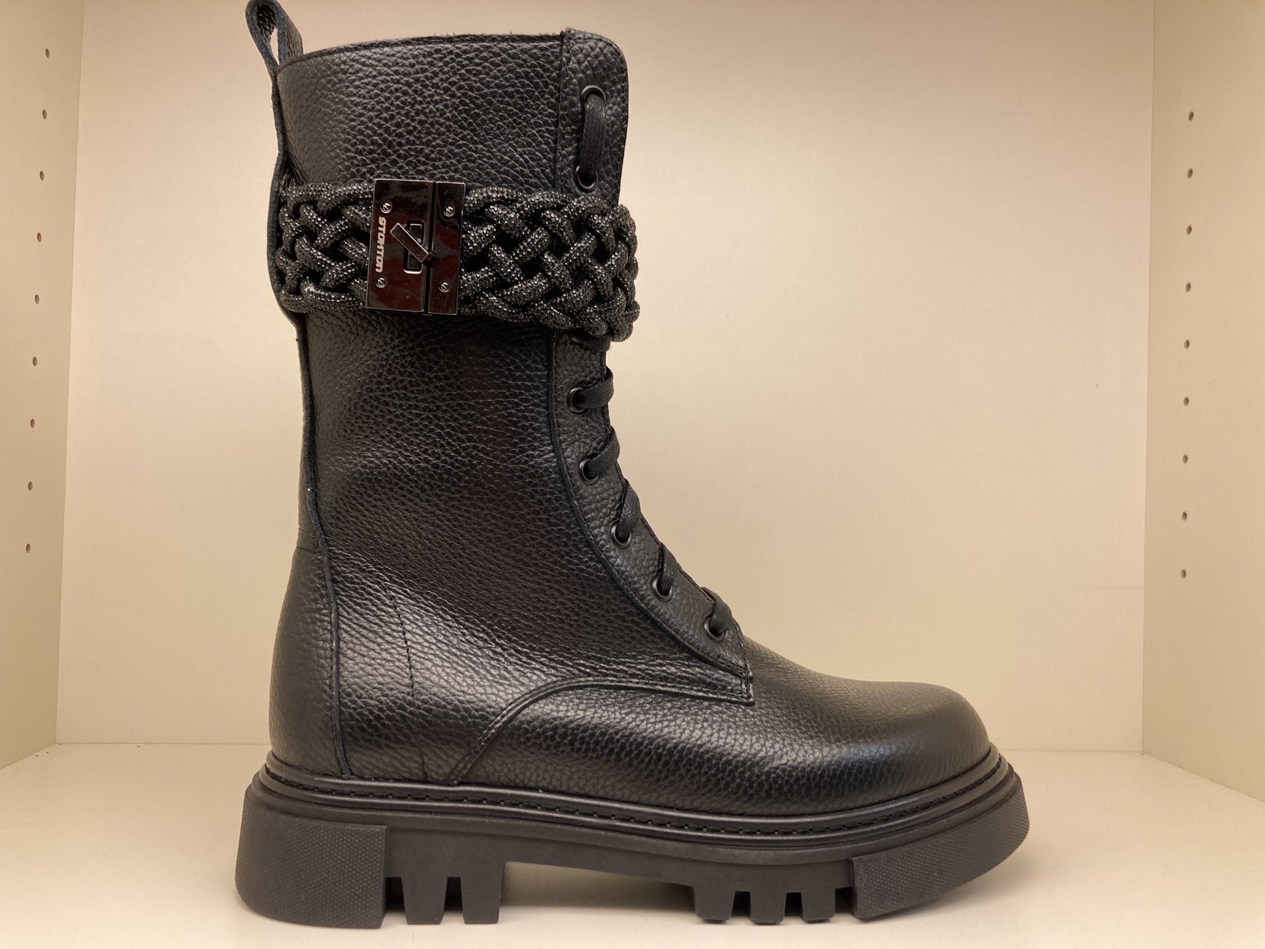 Hoge veterschoen met rits