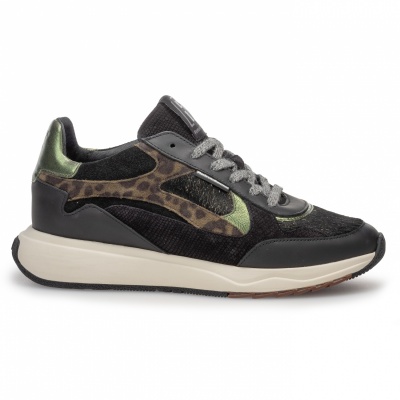 Foto van Sneaker