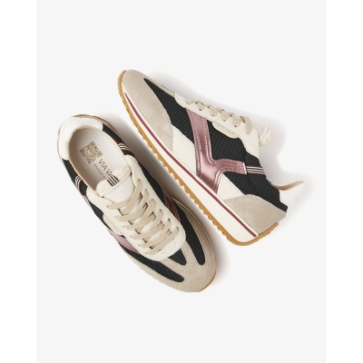 Foto van Sneaker