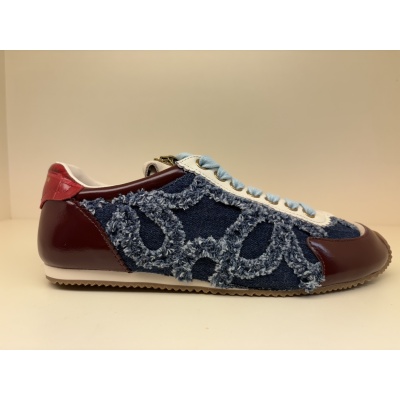 Foto van Sneaker