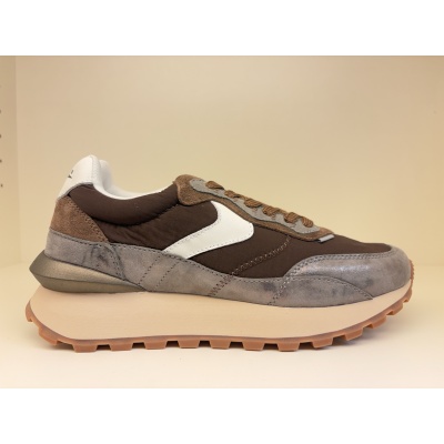 Foto van Sneaker