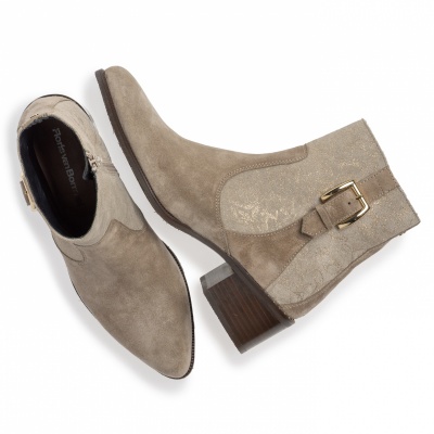 Enkellaars met hak Foto van Enkellaars met hak