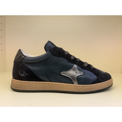 Foto van Sneaker