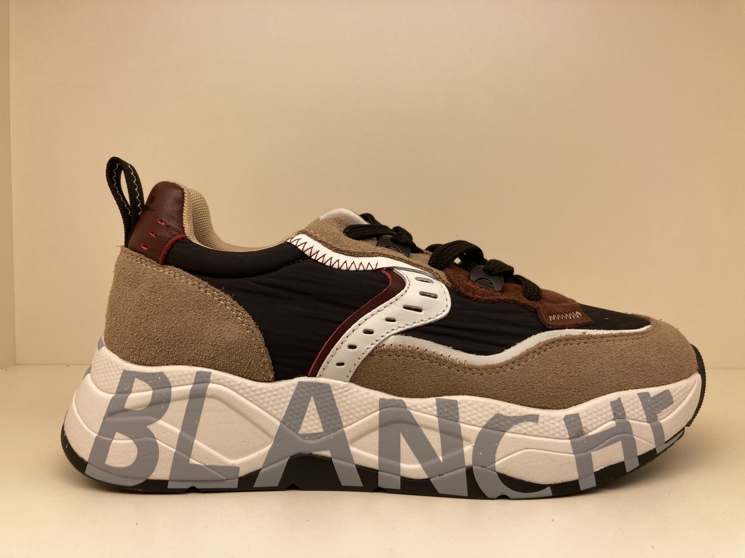 Sneaker
