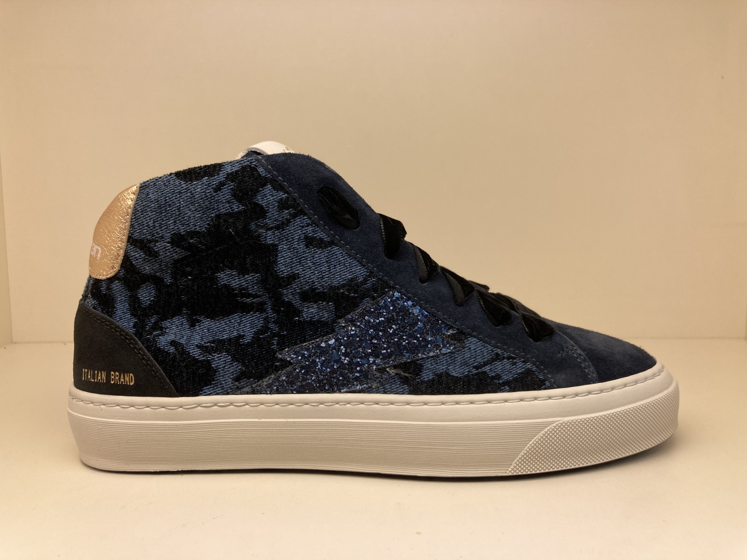 Half hoge sneaker