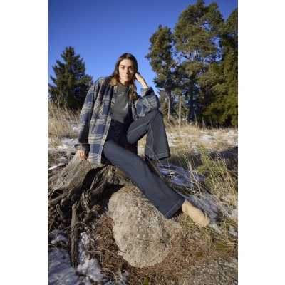 Foto van Anna Montana dark blue jeans flared Finja