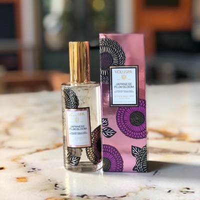 Foto van Voluspa Room & Body mist Japanese Plum Bloom