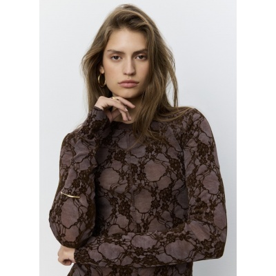 Foto van SOFIE SCHNOOR FAE LACE TOP PLUM