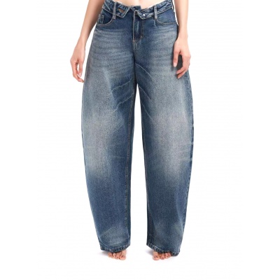 Foto van BALLOON JEANS TREND WITH CROSSOVER WAIST