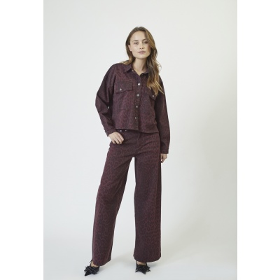 Foto van CO’COUTURE LEO DENIM CROP SHIRT BURGUNDY LEO