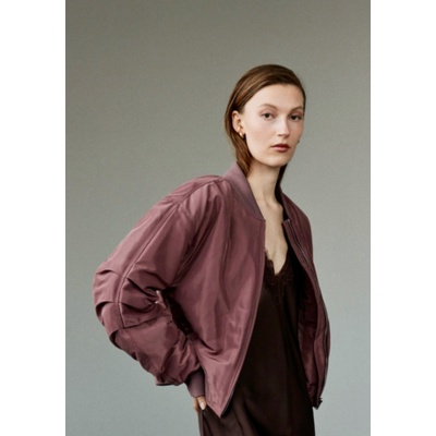 Foto van SOFIE SCHNOOR BILLA BOMBERJACKET DUSTY PLUM
