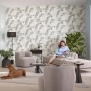 Afbeelding van Erismann Vliesbehang Elle Tropische Bladeren Wit Groen Beige Glans 10332-07