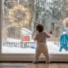 Afbeelding van LED lichtkrans - Ø 30 cm - binnen raamdecoratie - hangend - sfeerlamp op batterijen - zilver